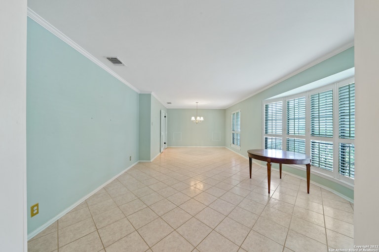 Photo 4 of 29 - 2035 Morning Dove St, San Antonio, TX 78232