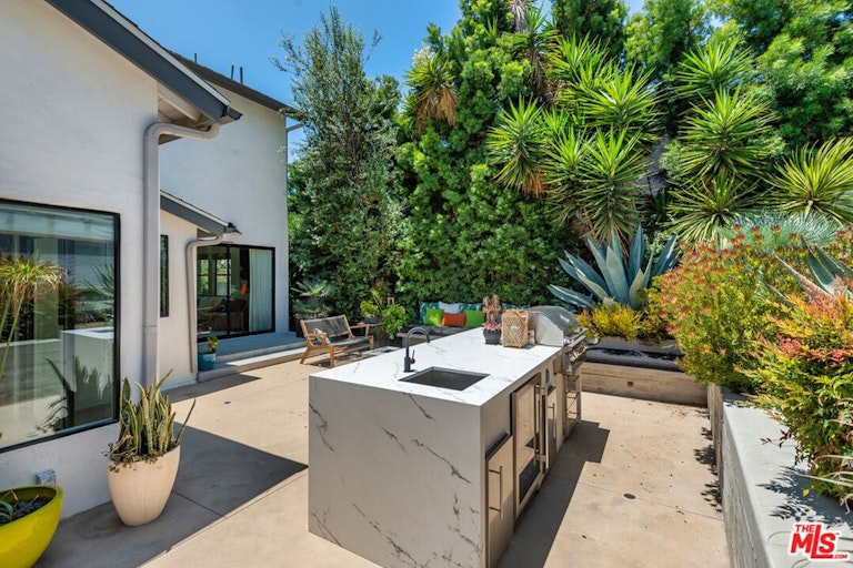 Photo 38 of 45 - 13053 Rose Ave, Los Angeles, CA 90066