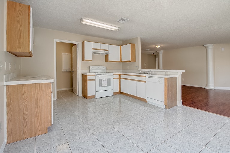 Photo 11 of 25 - 1130 Kempton Chase Pkwy, Orlando, FL 32837