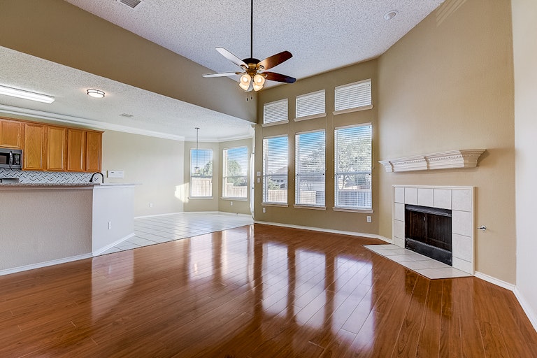 Photo 28 of 37 - 4009 Pear Ridge Dr, The Colony, TX 75056