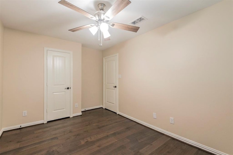 Photo 26 of 33 - 4165 Doyle Ln, Lancaster, TX 75134