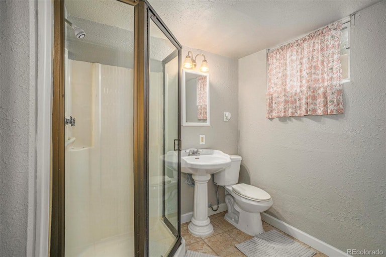 Photo 18 of 22 - 1681 Evelyn Ct, Denver, CO 80229