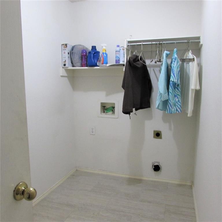 Photo 30 of 32 - 1345 Mill Wood Ln, Garland, TX 75040
