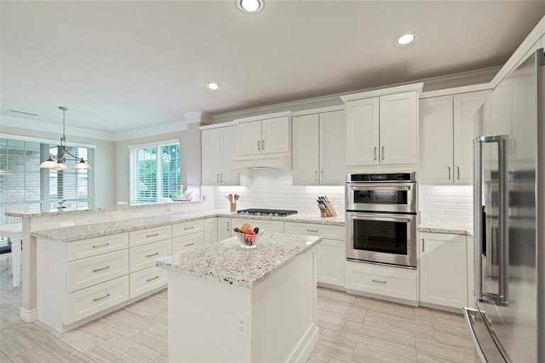 Photo 20 of 42 - 71 Champion Villa Dr, Houston, TX 77069