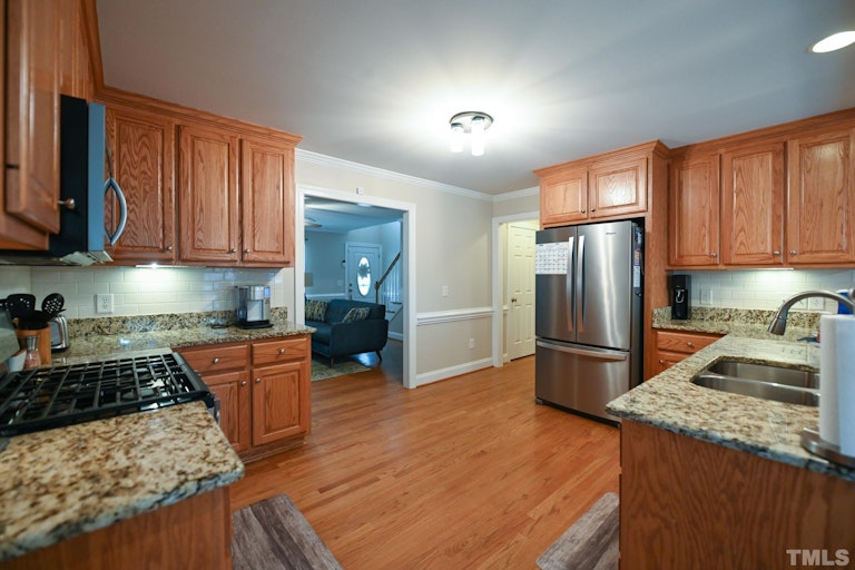 Photo 13 of 40 - 142 Mill Branch Cir, Fuquay Varina, NC 27526