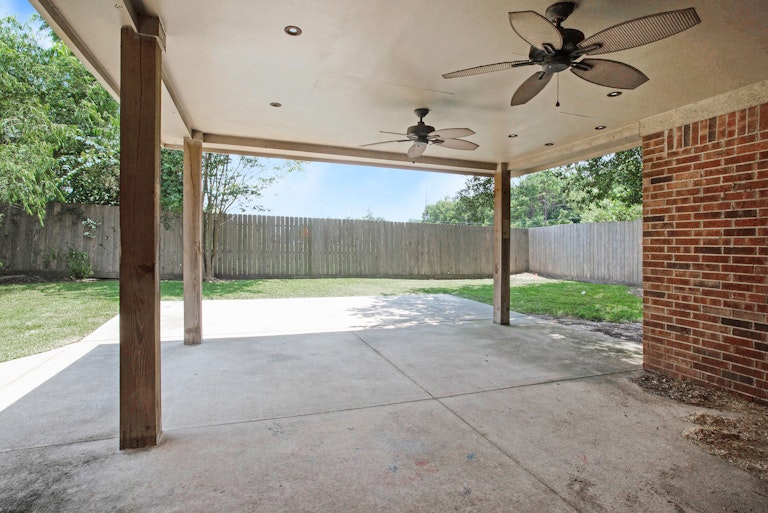 Photo 17 of 17 - 11919 Lakewood Hills Dr, Tomball, TX 77377