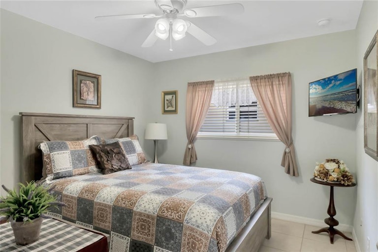 Photo 24 of 42 - 3420 Grenville Dr, Winter Haven, FL 33884