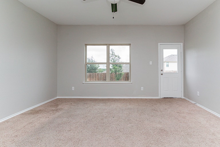 Photo 9 of 27 - 1420 N Houston St, Royse City, TX 75189