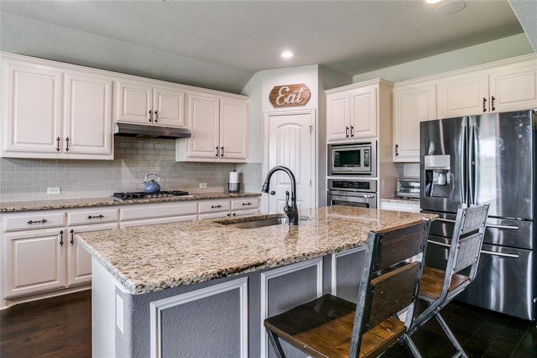 Photo 8 of 30 - 2700 Chimney Rock Rd, Burleson, TX 76028