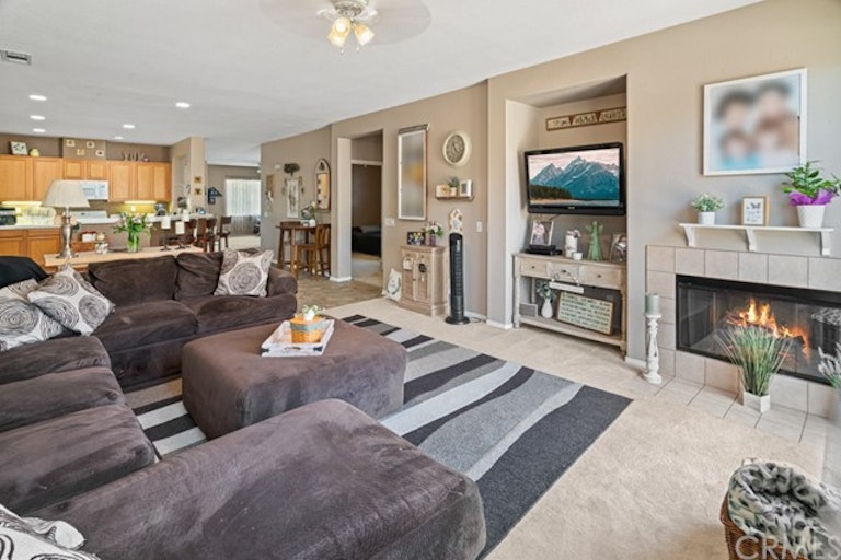 Photo 18 of 36 - 12850 Mare Meadows Ct, Eastvale, CA 92880