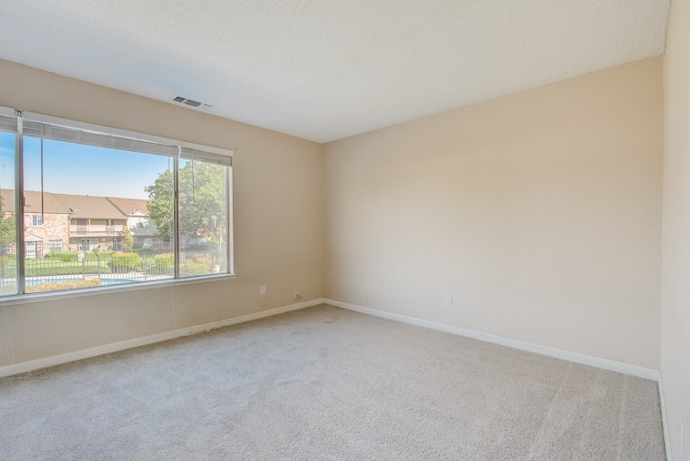 Photo 31 of 39 - 7572 Burgoyne Ln, Sacramento, CA 95823