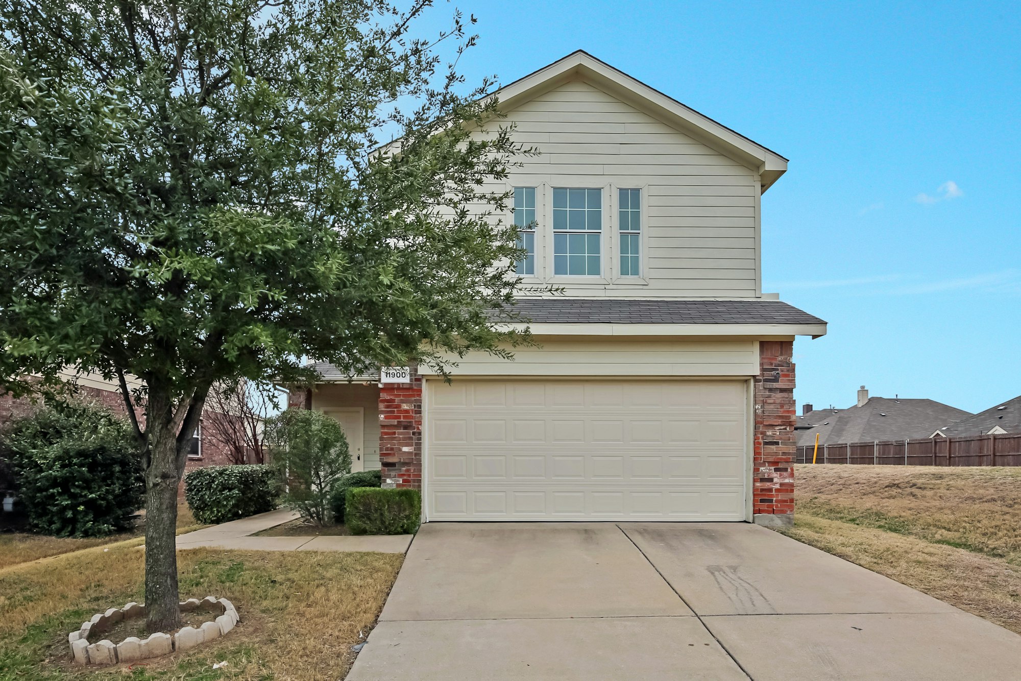 Photo 1 of 25 - 11900 Brown Fox Dr, Fort Worth, TX 76244