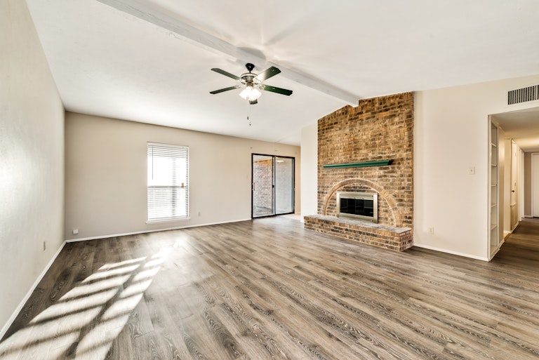 Photo 13 of 28 - 708 Green Canyon Dr, Mesquite, TX 75150