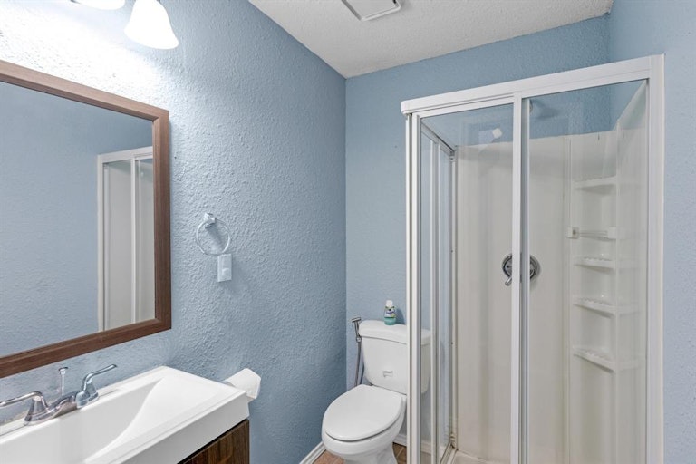 Photo 17 of 25 - 9001 Cumberland Dr, Irving, TX 75063
