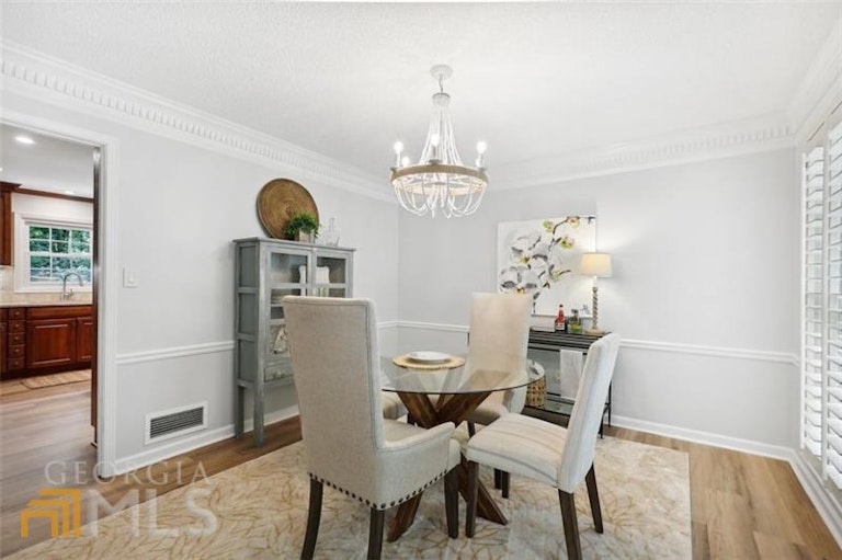 Photo 12 of 36 - 4345 Inverary Walk NE, Roswell, GA 30075