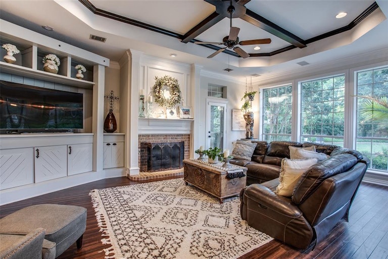 Photo 3 of 28 - 1204 Chatsworth Dr, Colleyville, TX 76034