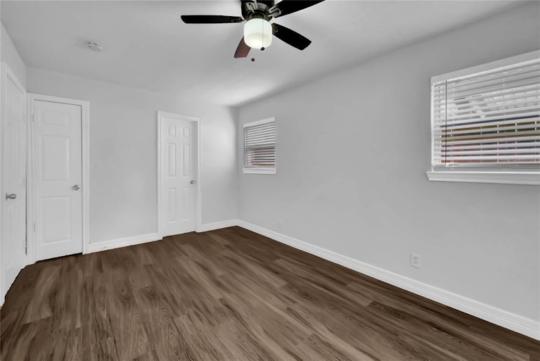 Photo 11 of 23 - 5102 Academy St #16, Houston, TX 77005