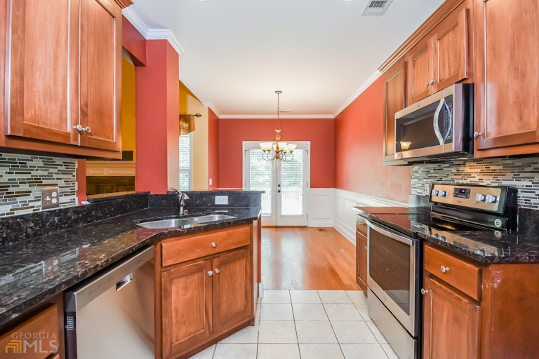 Photo 6 of 27 - 643 Royal Crest Ct, Canton, GA 30115