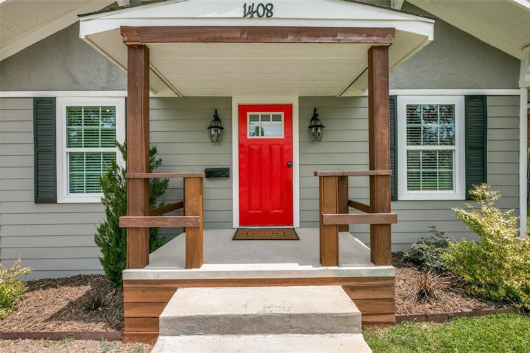 Photo 3 of 27 - 1408 S Clinton Ave, Dallas, TX 75224