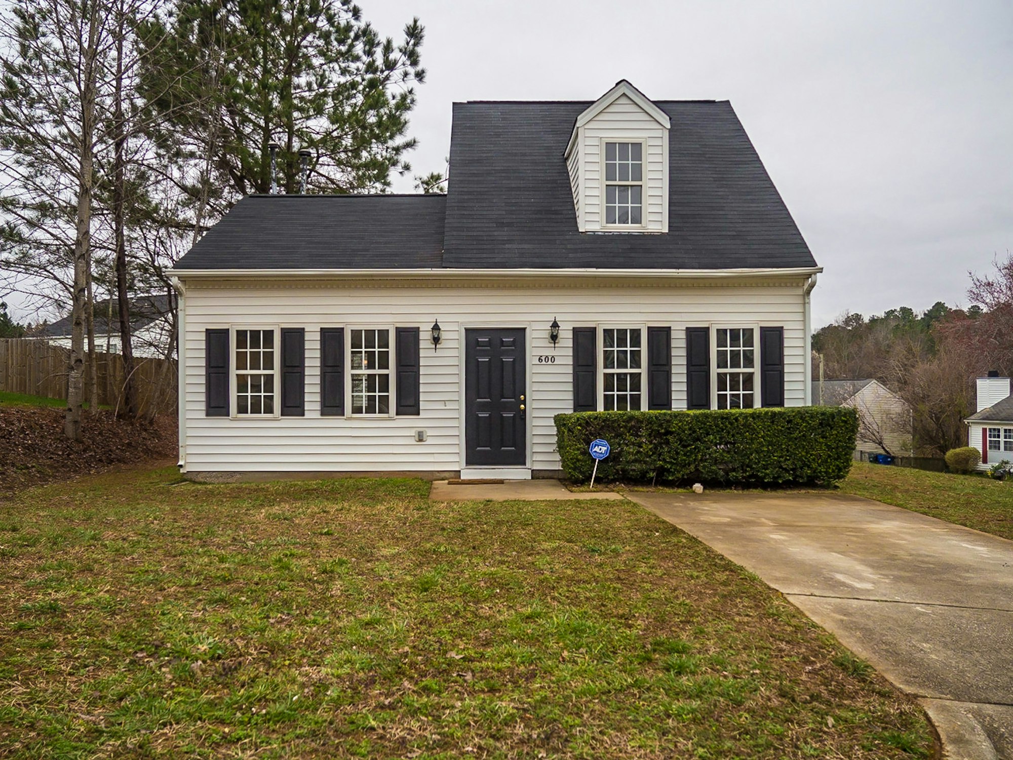 Photo 1 of 15 - 600 Parkander Ct, Raleigh, NC 27603