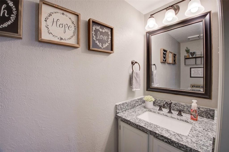 Photo 30 of 48 - 4918 Dobbin Springs Ln, Kingwood, TX 77345