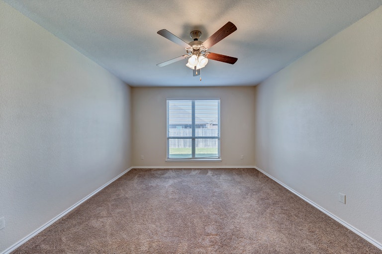 Photo 13 of 28 - 4701 Red Gate Cir, Keller, TX 76244