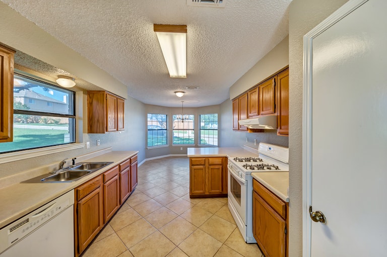 Photo 2 of 27 - 301 N Long Rifle Dr, Fort Worth, TX 76108