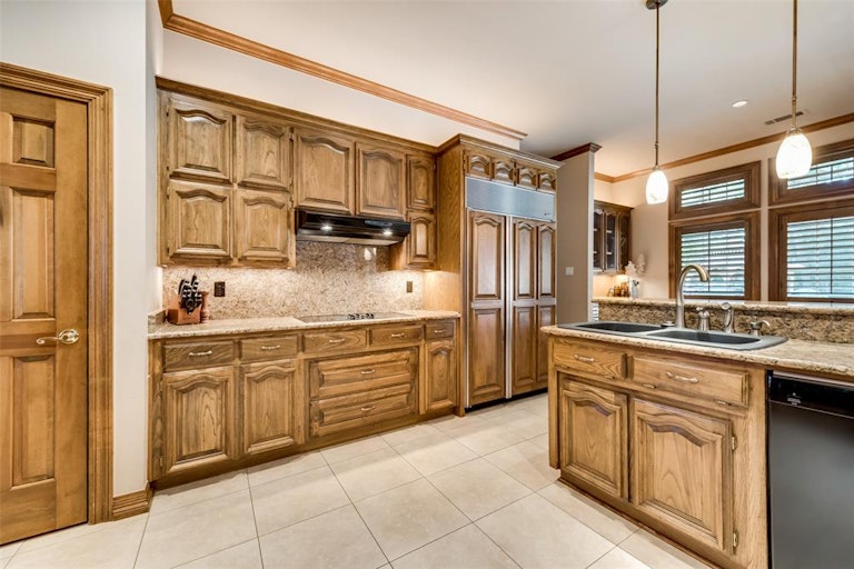 Photo 16 of 37 - 1605 Mariah Bay Cir, Rockwall, TX 75032