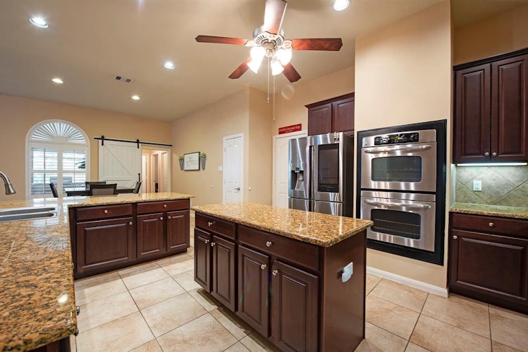 Photo 9 of 48 - 1814 Flagstaff Ln, League City, TX 77573