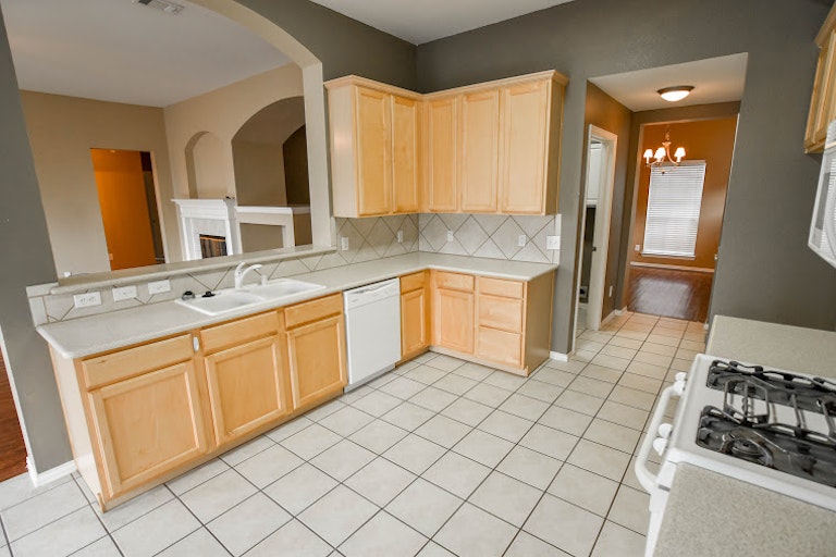 Photo 14 of 25 - 3209 Bloomfield Trl, Mansfield, TX 76063