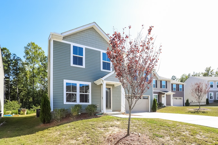 Photo 6 of 25 - 370 Fieldspar Ln, Clayton, NC 27520