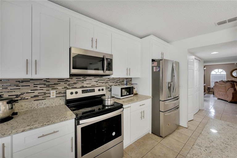 Photo 9 of 34 - 1975 Alambra Cir, Apopka, FL 32703
