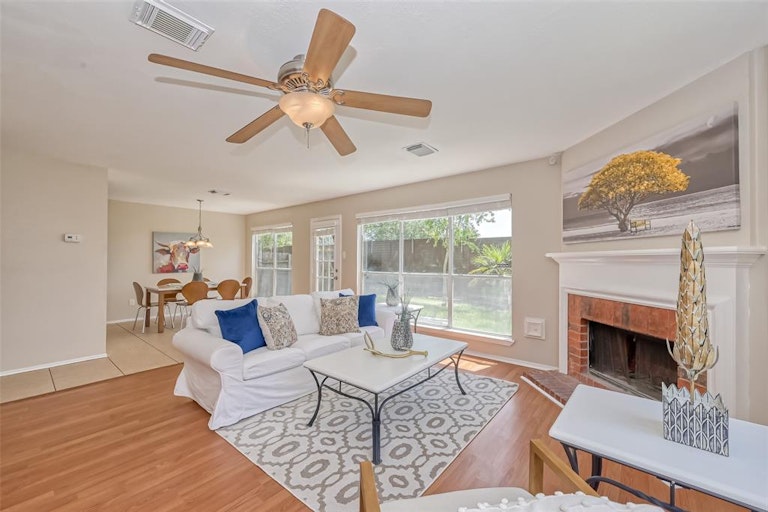 Photo 12 of 42 - 8706 Fondren Village Dr, Houston, TX 77071