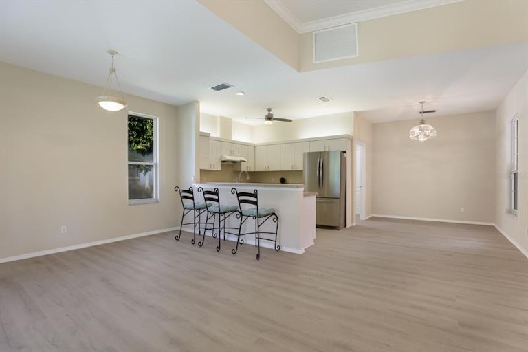 Photo 6 of 28 - 5706 Stone Pointe Dr, Sarasota, FL 34233