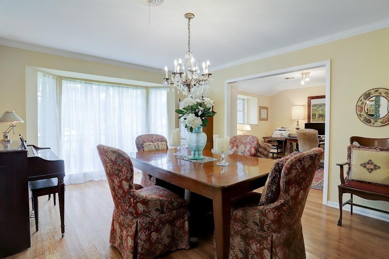 Photo 5 of 23 - 5414 Indigo St, Houston, TX 77096