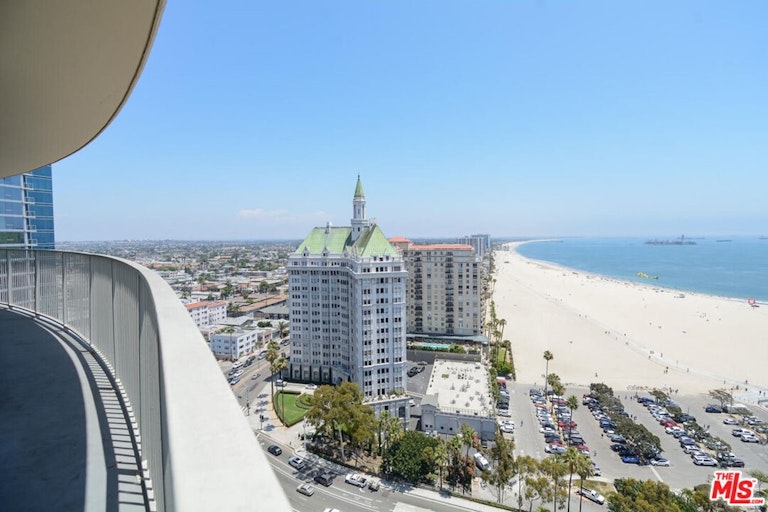 Photo 3 of 24 - 700 E Ocean Blvd #2605, Long Beach, CA 90802