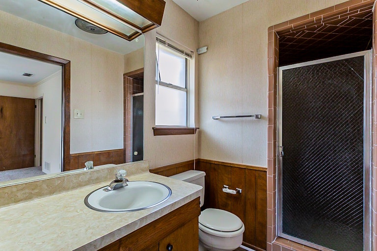 Photo 4 of 19 - 4122 Modena Dr, San Antonio, TX 78218