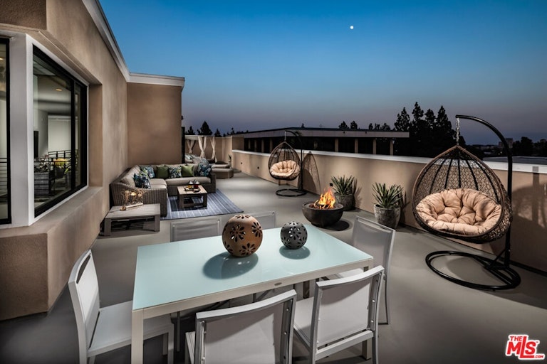 Photo 1 of 13 - 332 W Green St #410, Pasadena, CA 91105