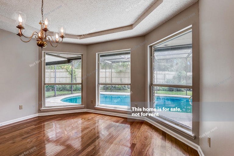 Photo 28 of 53 - 12060 Wren Hollow Ct, Jacksonville, FL 32246