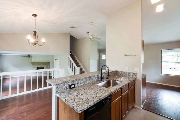 Photo 7 of 25 - 13919 Woodbreeze St, San Antonio, TX 78217