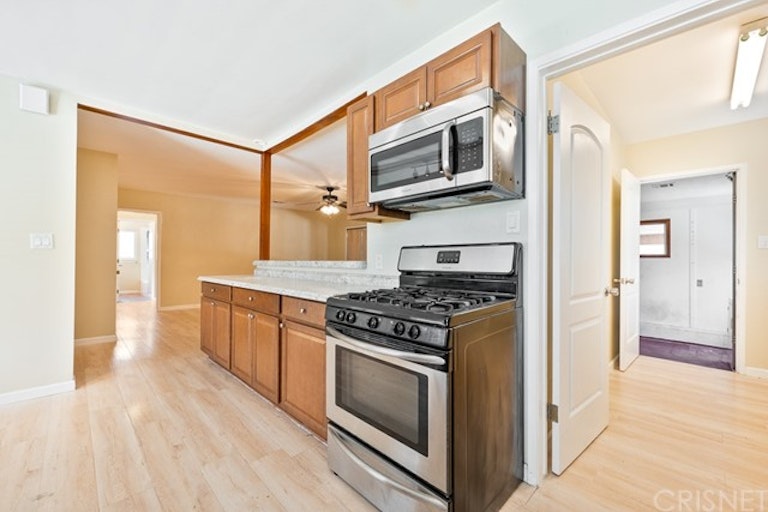 Photo 10 of 48 - 7014 Oakdale Ave, Winnetka, CA 91306