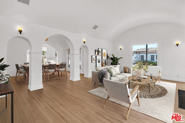 Photo 2 of 54 - 1668 S Stanley Ave, Los Angeles, CA 90019