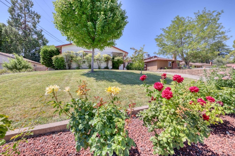 Photo 3 of 32 - 7446 Northlea Way, Citrus Heights, CA 95610