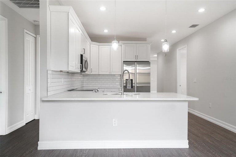 Photo 10 of 24 - 3920 W Crenshaw St, Tampa, FL 33614