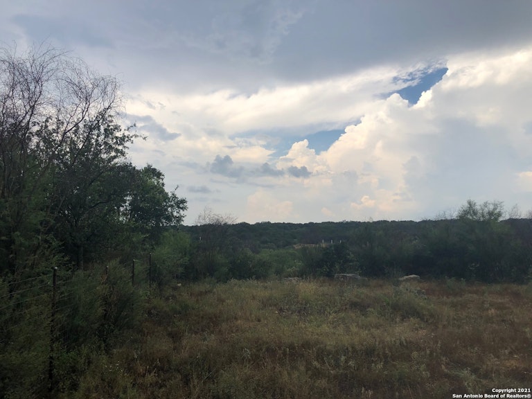 Photo 6 of 11 - 104 S Tower Dr, San Antonio, TX 78232