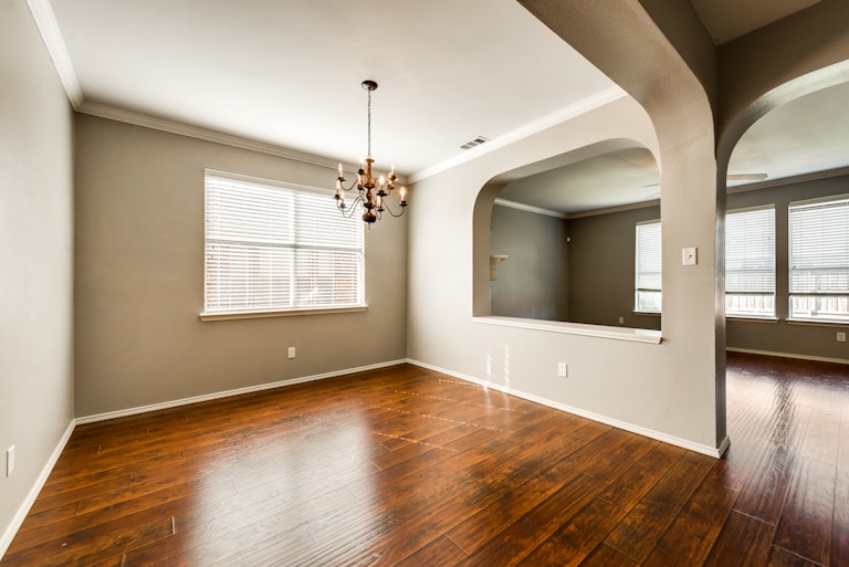 Photo 14 of 33 - 9909 Chadbourne Rd, Fort Worth, TX 76244