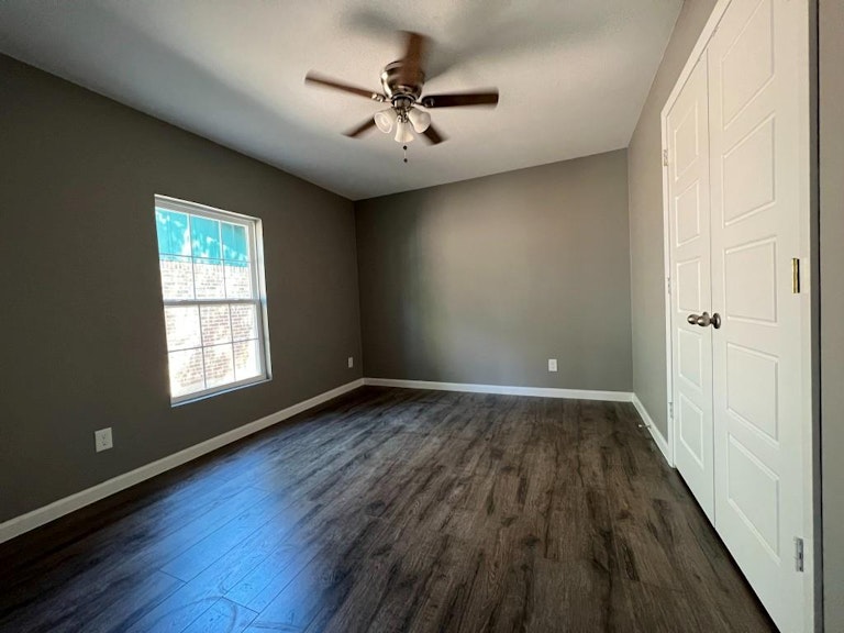 Photo 8 of 27 - 2038 Pebblebrook Trl, Irving, TX 75060