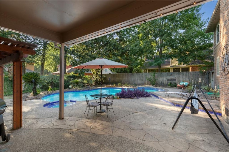 Photo 7 of 41 - 2715 Rustic Woods Dr, Kingwood, TX 77345