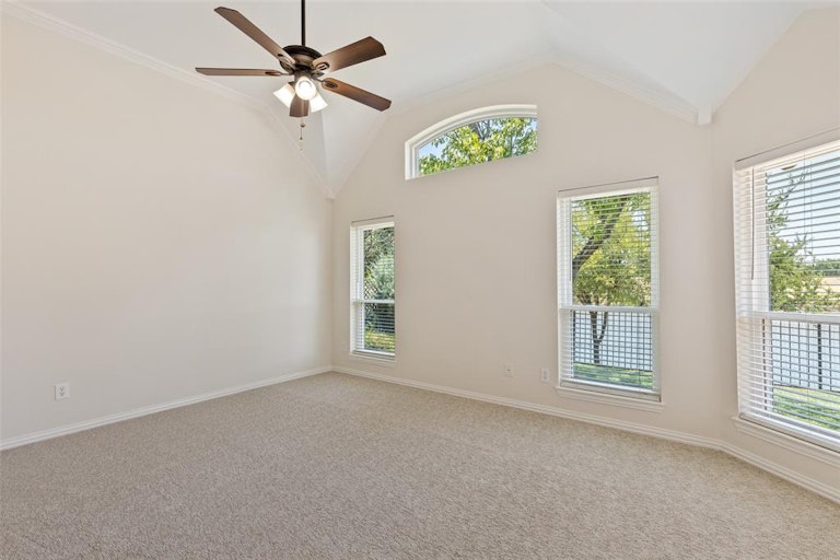 Photo 15 of 28 - 8904 Lakewood Dr, Irving, TX 75063
