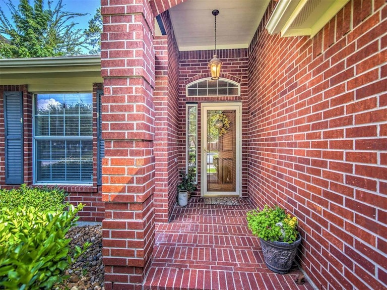 Photo 2 of 22 - 21808 Grand Lancelot Dr, Kingwood, TX 77339